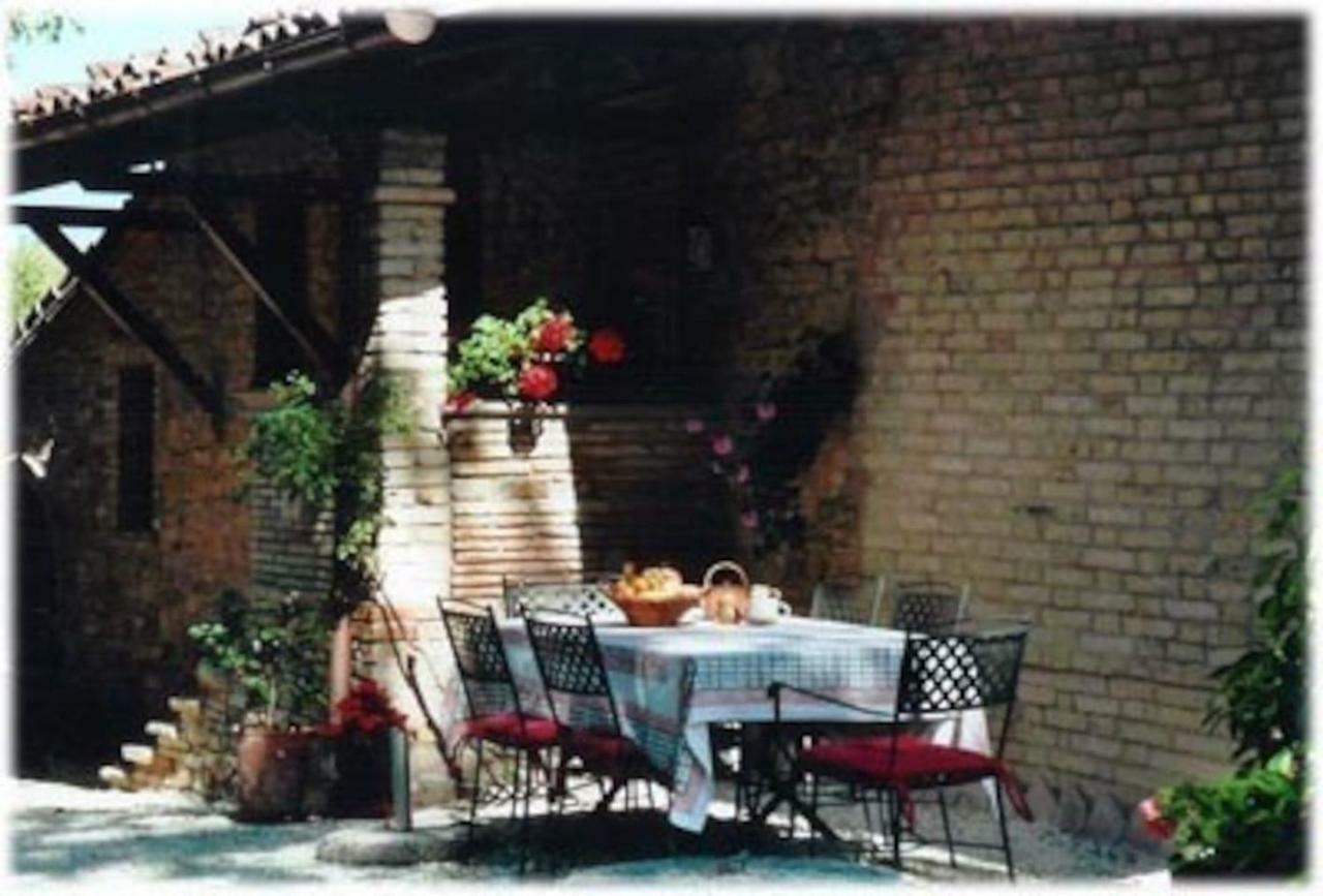 Via S Cecilia 30 Urbania Apartment Exterior foto